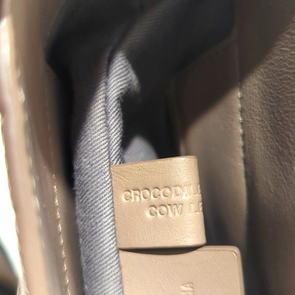 Vince Beige Grey Embossed Leather Crossbody Handbag Purse - Picture 8 of 15